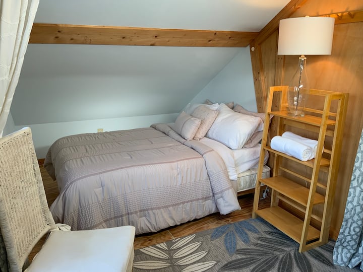 Additional individual Queen sleeping space