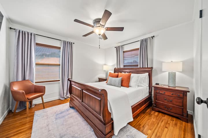 Bedroom 3 - Queen Bed