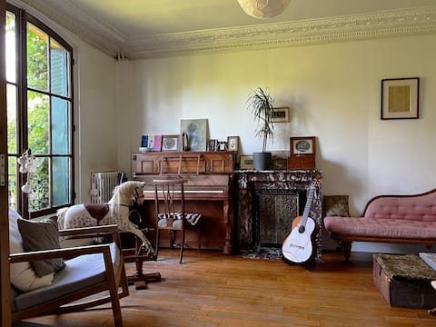 Lovely house by forest & castle!