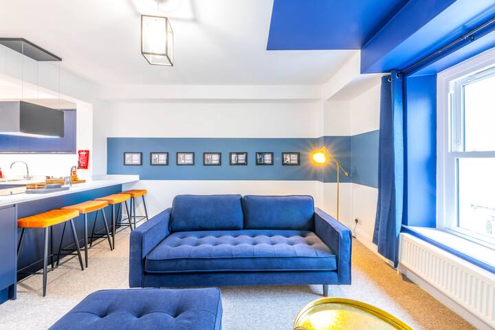 Skyfall- with Free Parking by Prescott Apartments gallery image 4