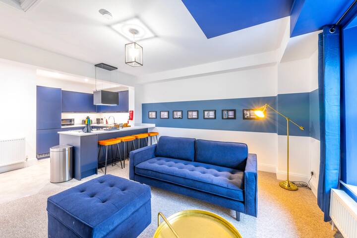 Skyfall- with Free Parking by Prescott Apartments gallery image 5