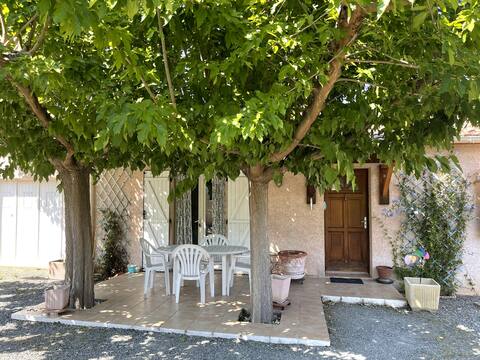 Charming house with parking and garden