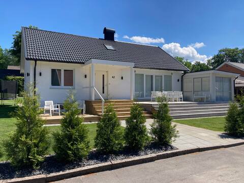 Spacious 5BR home, with Sauna and Gym, near beach