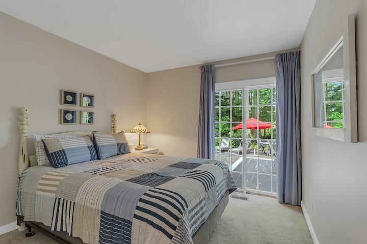 Entry level (BEDROOM 2) with queen size bed.. access to the pool area.. shared hall full bath.