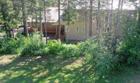 Large Glacier Vacation House in Ideal Location