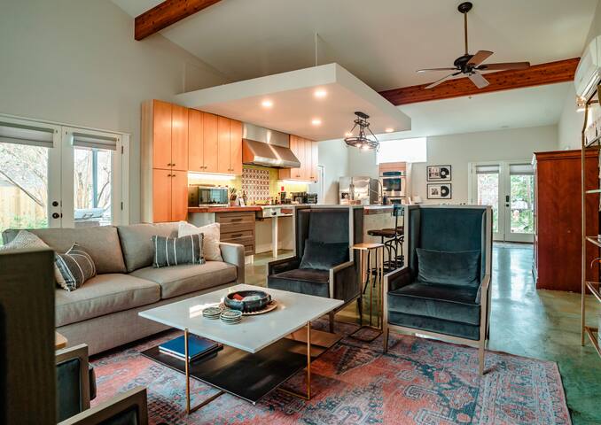 Eclectic Gem: Pool, Hot Tub, Near SoCo & Downtown gallery image 4