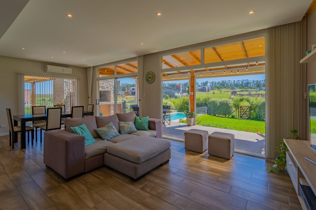 Top performing Airbnb: Spectacular summer house in Colonia Chapadmalal