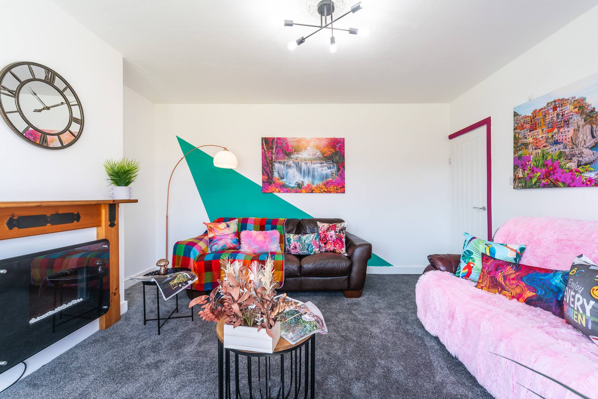 4 Bed House w/ Pool Table & Private Parking&Garden