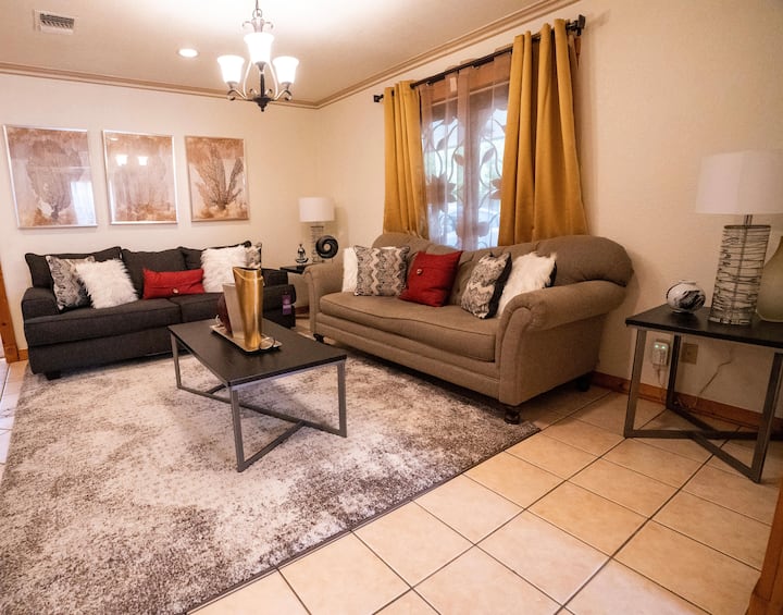 Spacious Home Near Downtown Sa - San Antonio