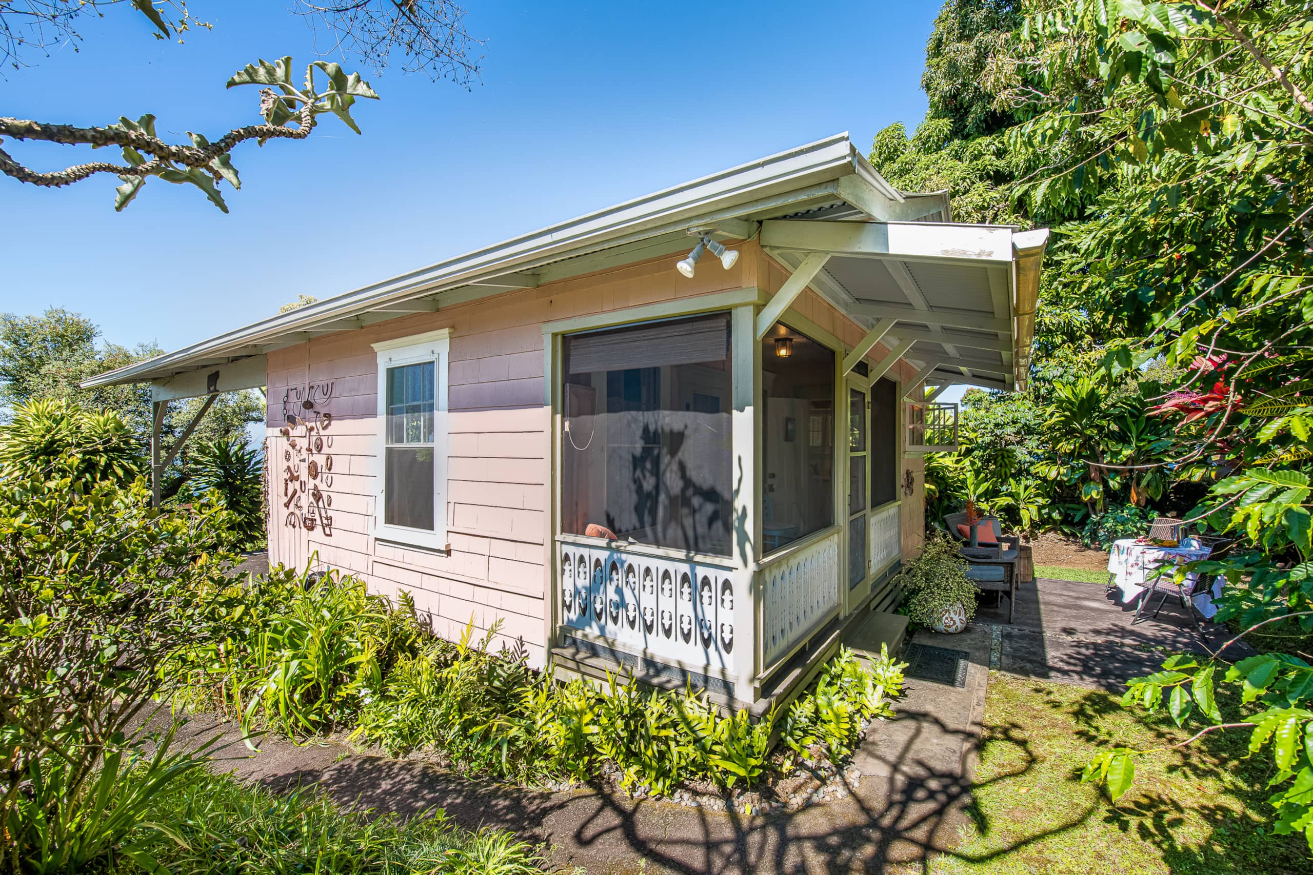 Artsy Hale Akala Cottage, Hōlualoa, Kona - Photo 15