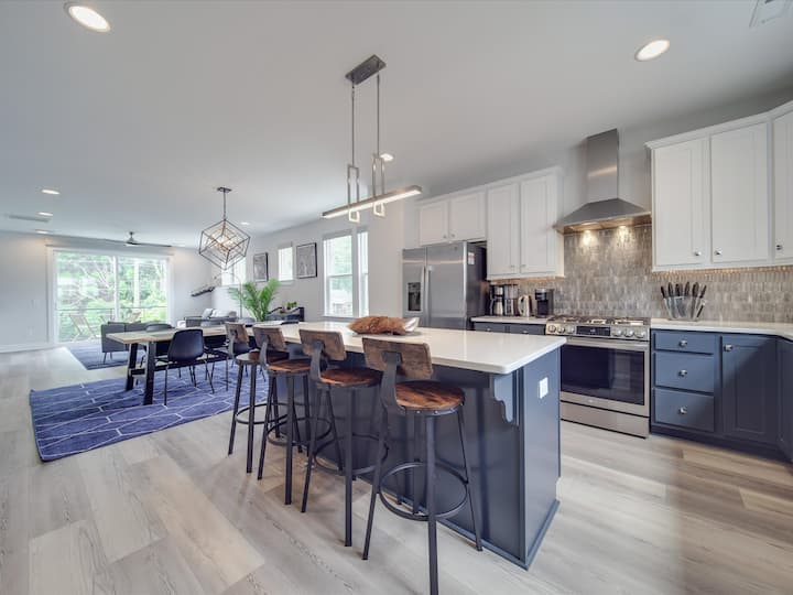 Rooftop Retreat Heart of NoDa Light Rail Sauna Houses for Rent in