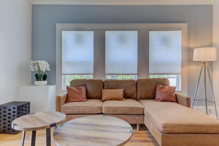 Walk To Overton Park & Zoo | Stylish & Central Apt - Memphis, TN