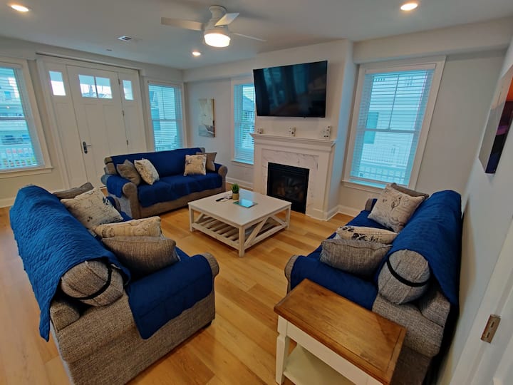 Brand new 2nd floor 5Br 4.5Ba