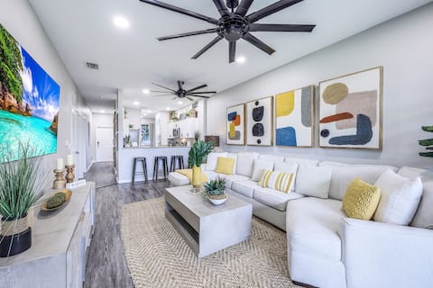 Naples Luxury Escape | Beach | Pool & Gym