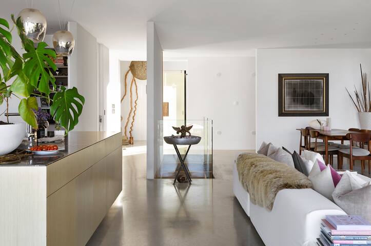 Eyrie House – Sunshine Beach Ocean Views gallery image 5