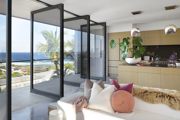 Eyrie House – Sunshine Beach Ocean Views gallery image 3