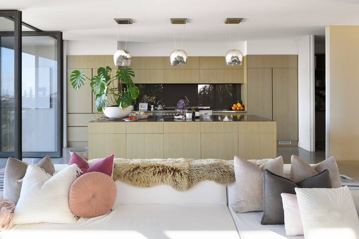 Eyrie House – Sunshine Beach Ocean Views gallery image 4