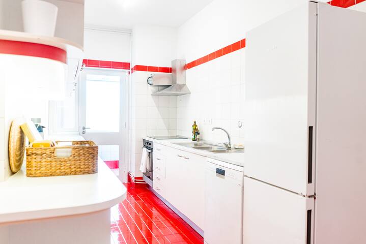 Lux 10Pax, Parking 2 min to Beach, Prime Porto Foz gallery image 3