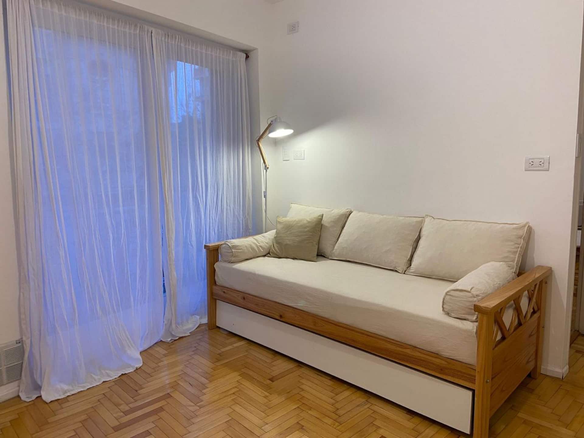 Светлая квартира с 2 комнатами и балконом в Recoleta
