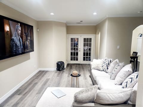 Successful Airbnb property: Comfy Luxurious Oasis For 8 in Central Southwest