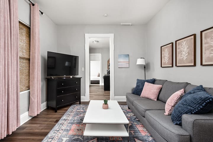 The Manta Ray - Spacious Apt, Walk To Mass Ave - Indianapolis, IN