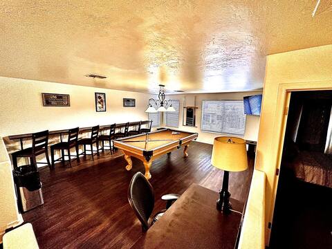 Gateway 4Bd Oasis w/Pool/Pool Table