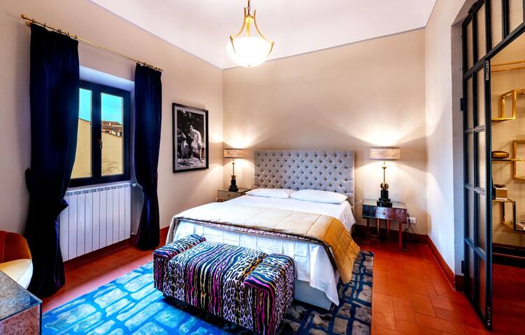 Lussuoso appartamento in Piazza de Carmine. gallery image 2