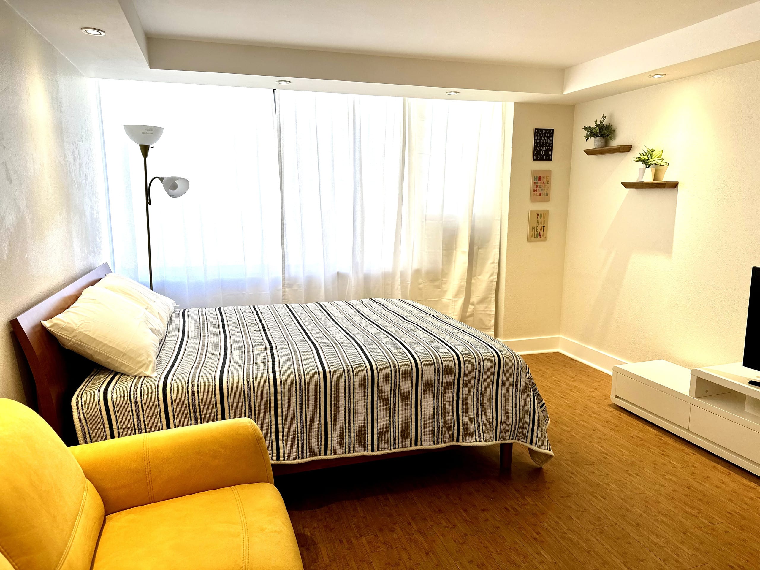 Condo in Honolulu · ★4.91 · Studio · 1 bed · 1 bath - Image 13