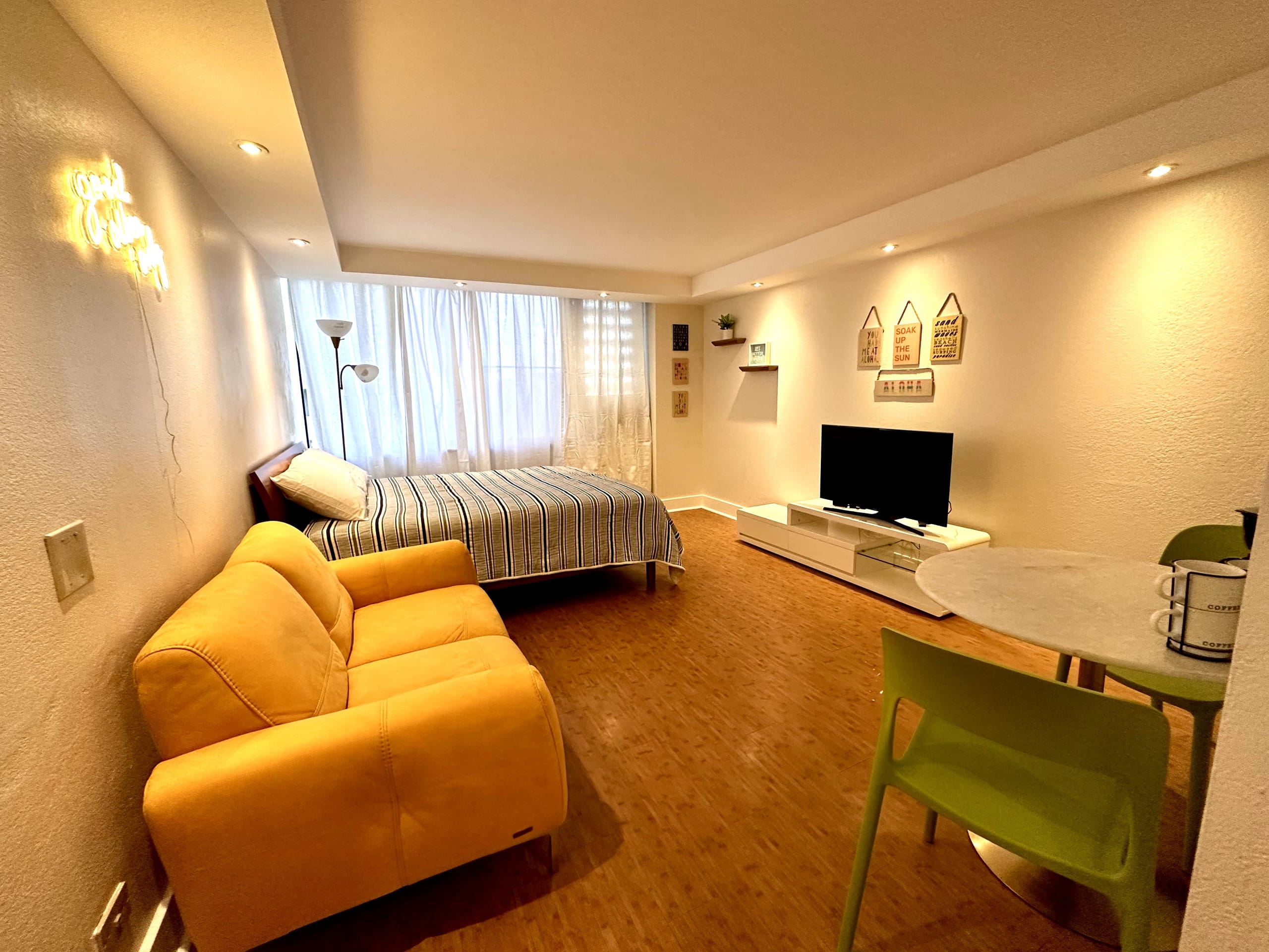 Condo in Honolulu · ★4.91 · Studio · 1 bed · 1 bath - Image 18