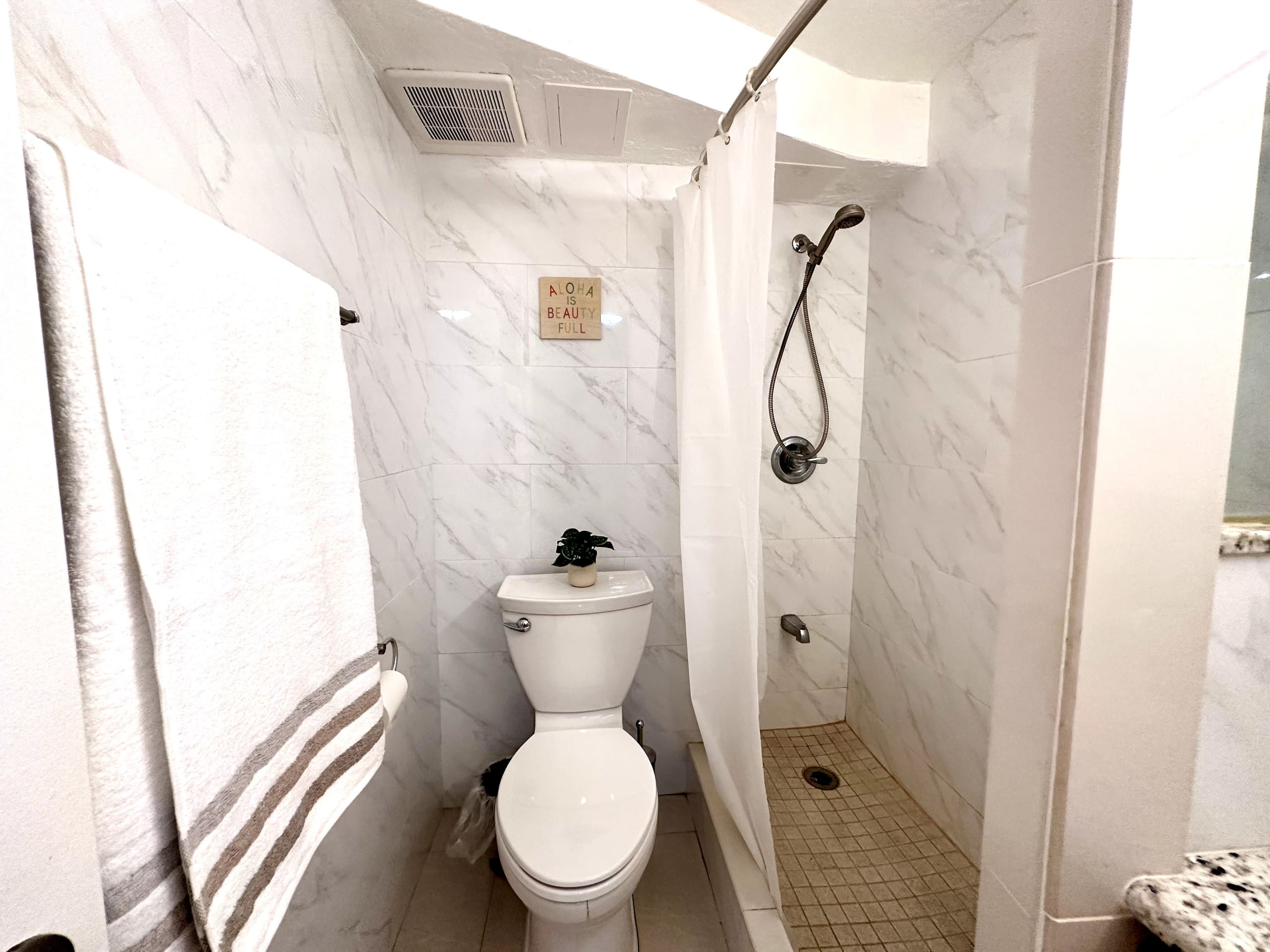 Condo in Honolulu · ★4.91 · Studio · 1 bed · 1 bath - Image 9