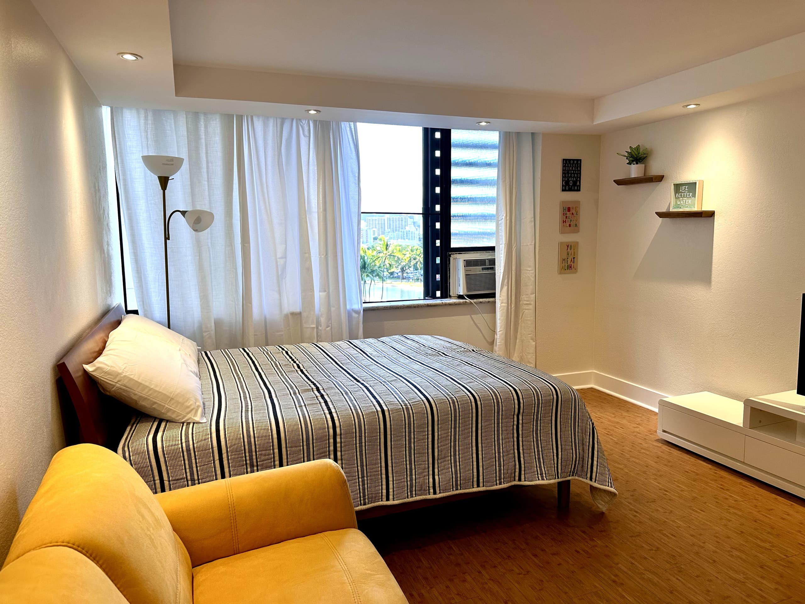 Condo in Honolulu · ★4.91 · Studio · 1 bed · 1 bath - Image 14