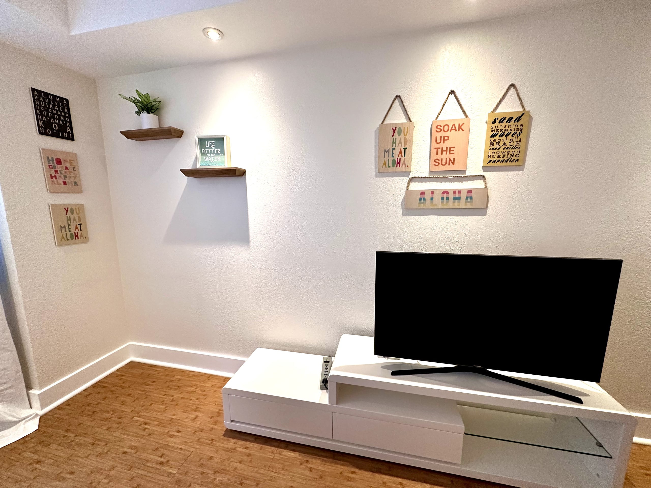 Condo in Honolulu · ★4.91 · Studio · 1 bed · 1 bath - Image 8