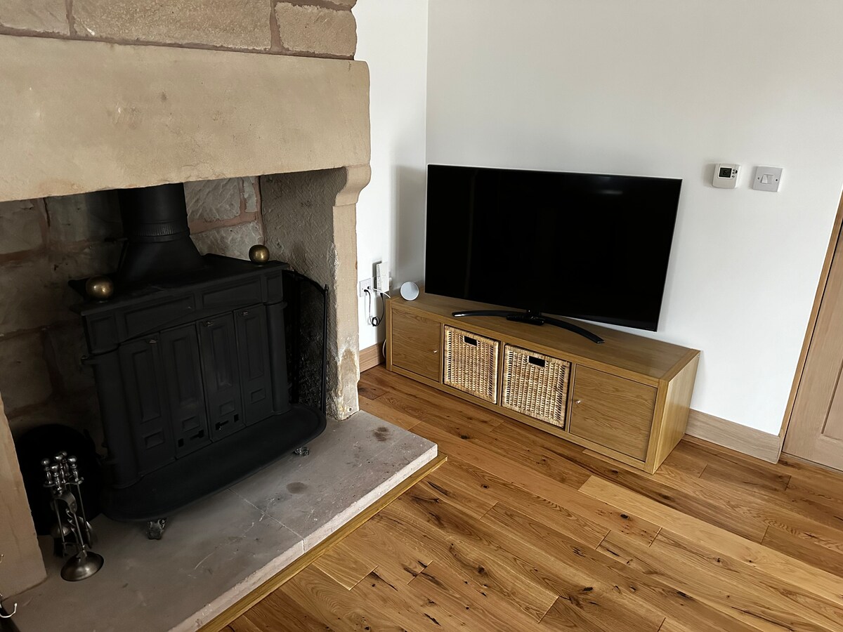 Top Airbnb: Private annex in traditional stone cottage in Staffordshire