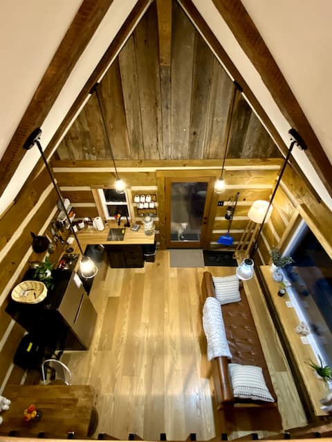 Top Airbnb: Tucked Away Cabin in East Tennessee Foothills