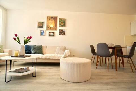 Warm & Chic Apartment