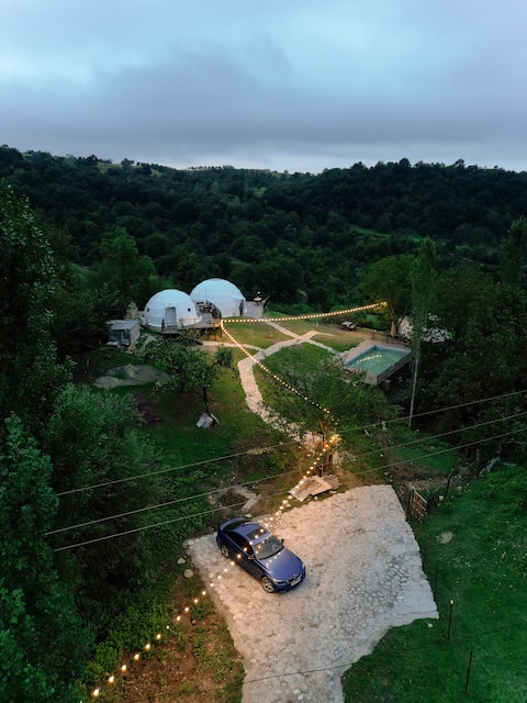Glamping Dream Domes: Where Stars and Nature Align