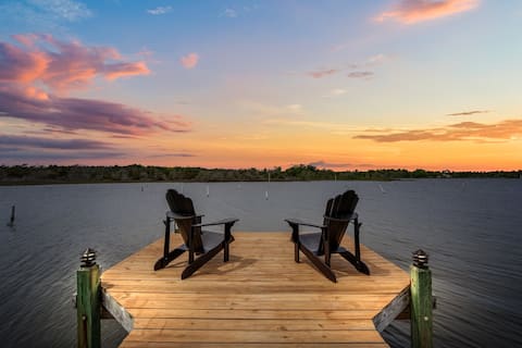 Waterway views and private pier!