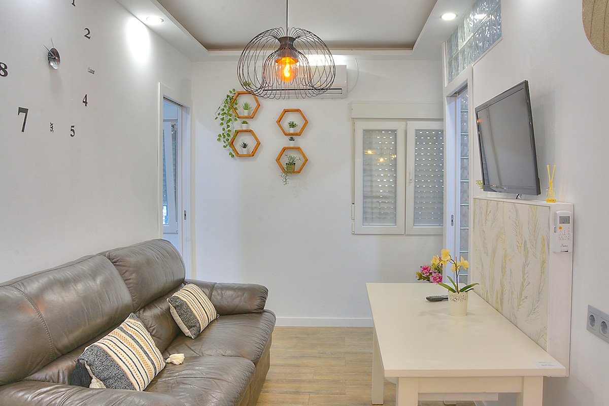 Top performing Airbnb: Family Apartment in Triana in Barrio León