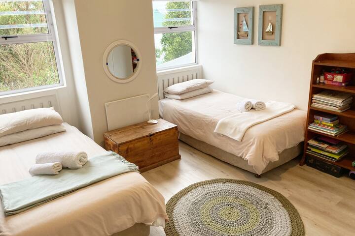 Comfortable & spacious duplex in leafy lane gallery image 5