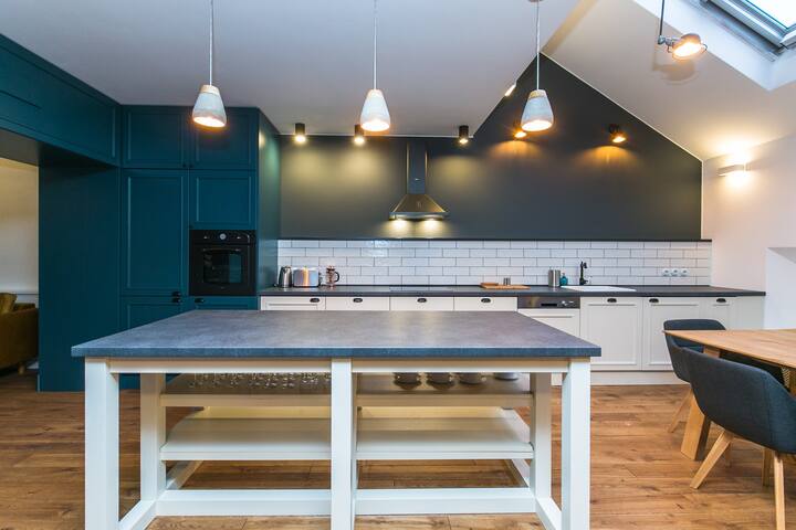 Funky lux 2 bedroom loft in the Old Town gallery image 4