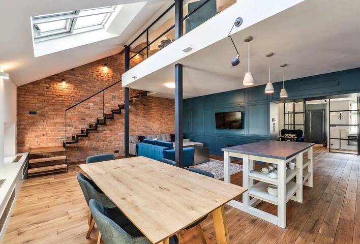 Funky lux 2 bedroom loft in the Old Town