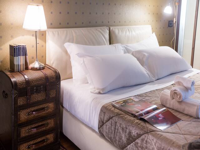 DolceVita: 5 steps to Trevi Fountain&Spain Square! gallery image 2