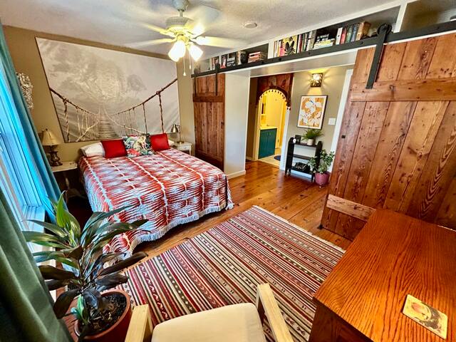 Art House in Heart of SoCo gallery image 4