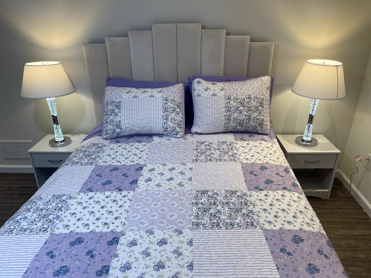 سرير بحجم كبير.