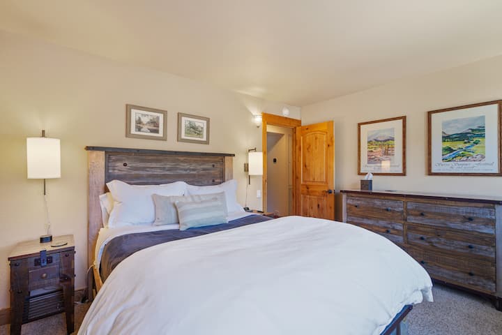 Downstairs bedroom with queen-size bed