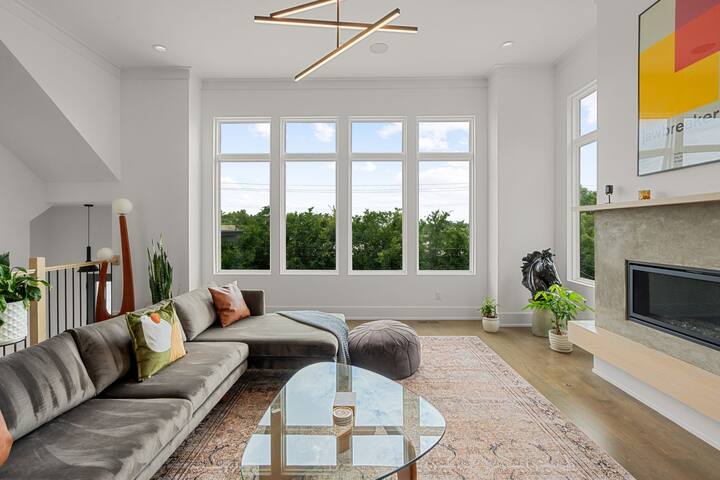 Brand New Massive Home/ 1 Mile to Downtown! gallery image 5