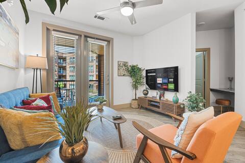 Serene 2BR Lake Resort • Pool/Gym/Indoor Parking