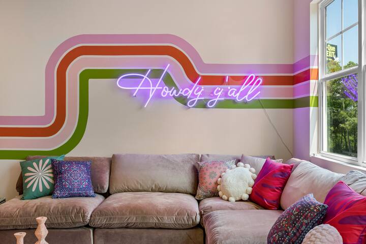 Girls Getaway | Rooftop + HotTub | Karaoke | 2King gallery image 4