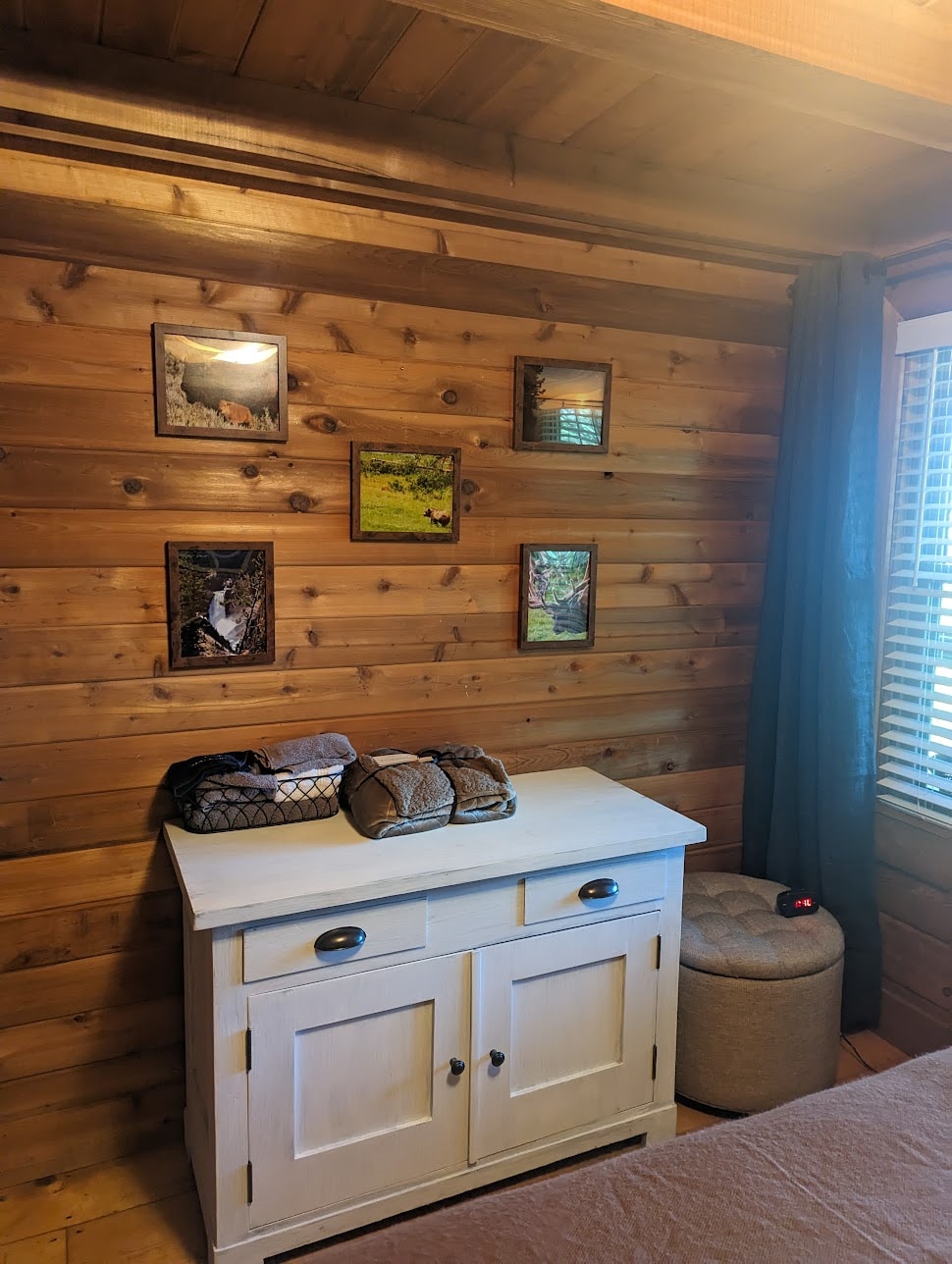 Hifadhi katika chumba cha kulala cha wageni kimoja chini.