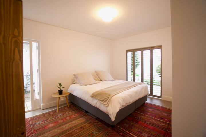 Spacious Flat Near Kloof St gallery image 3